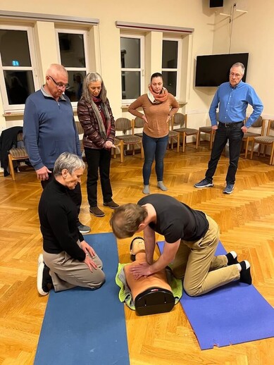 Herzdruckmassage-Jpeg